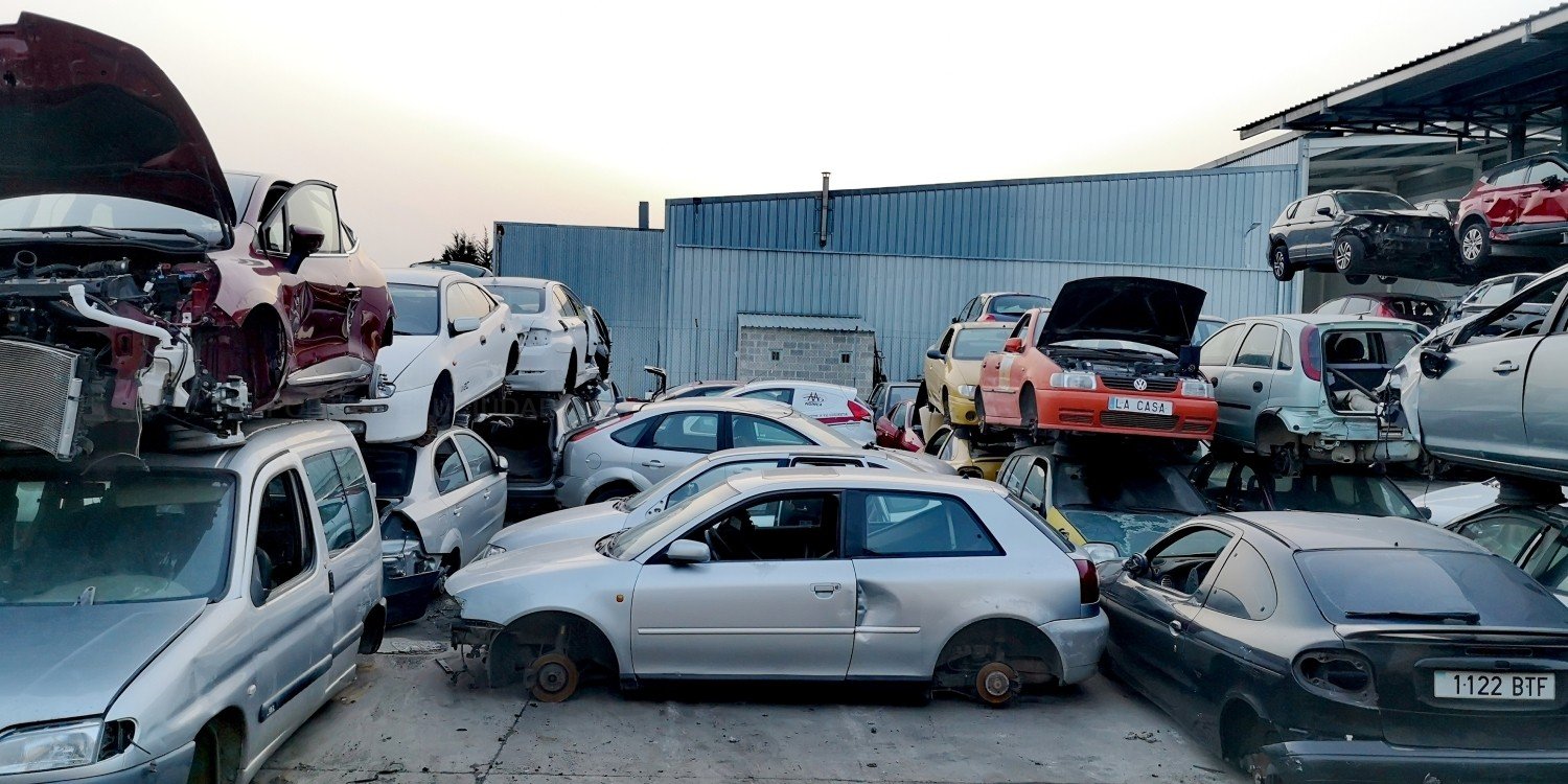 Estos son los casos en los que la DGT se puede llevar tu coche al desguace