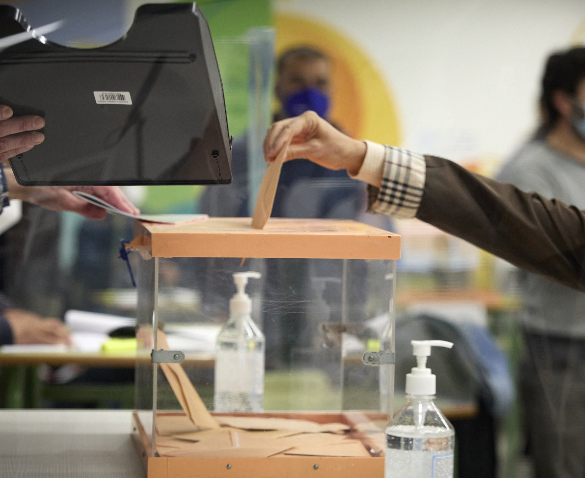 Voter turnout at 6pm: down in Barcelona and Catalonia, but up in Spain