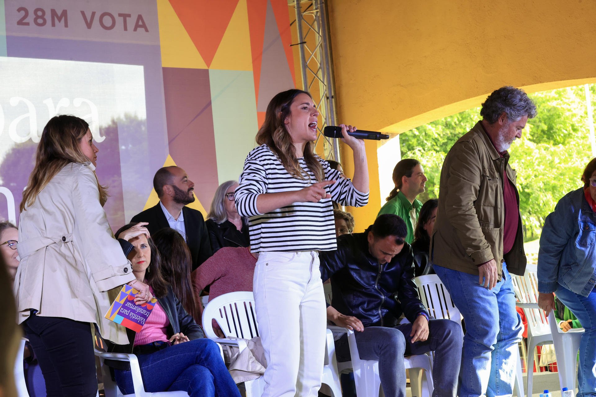 Final de campaña accidentado de Irene Montero, que por poco acaba en tangana