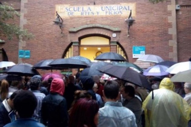 La lluvia que ha llegado en otras ocasiones, como el 1 de octubre, no paró a los catalanes en las urnas / @jorditurull