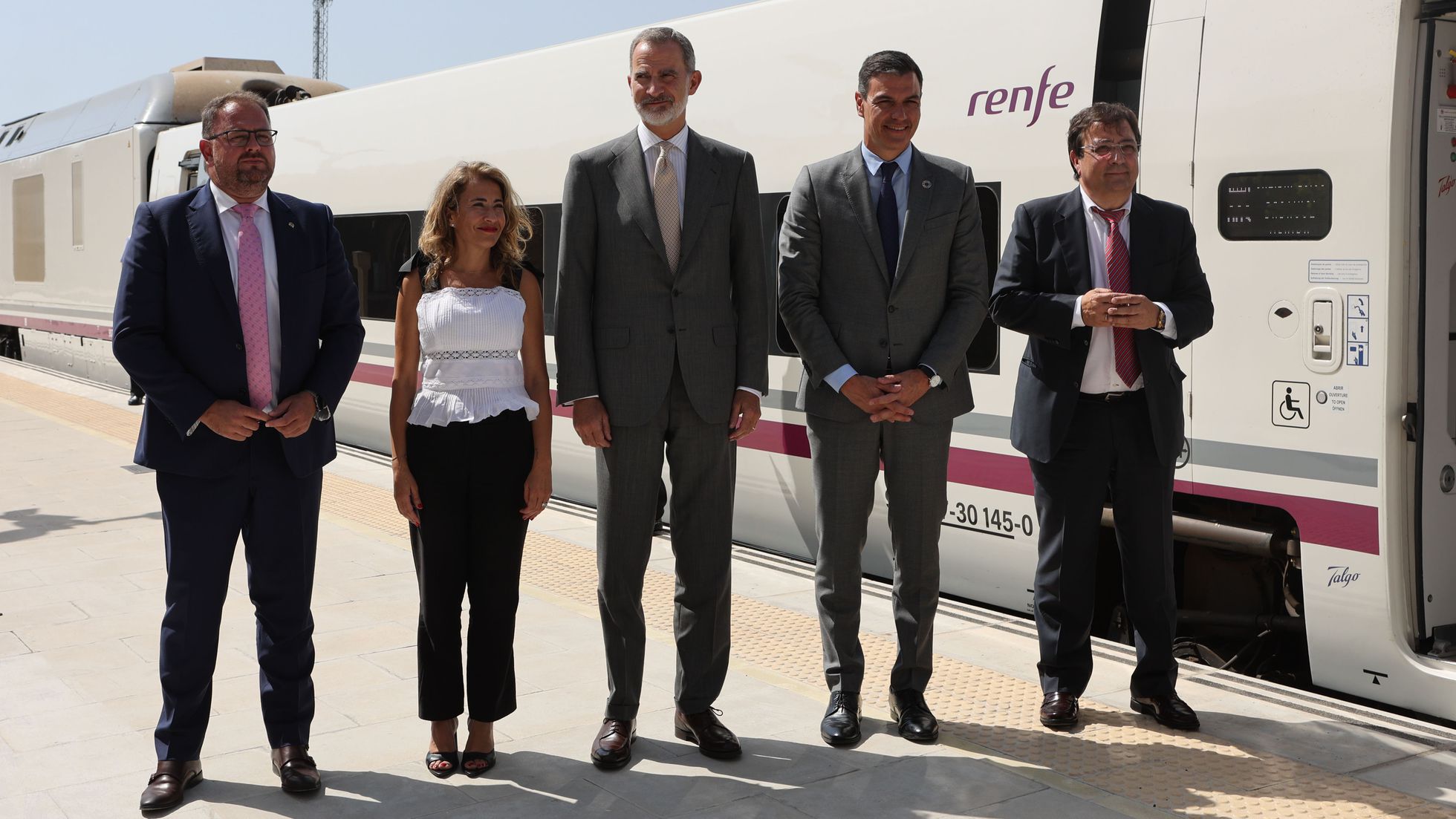 Pedro Sánchez y Felipe AVE EFE Pedro Sánchez y Felipe AVE EFE