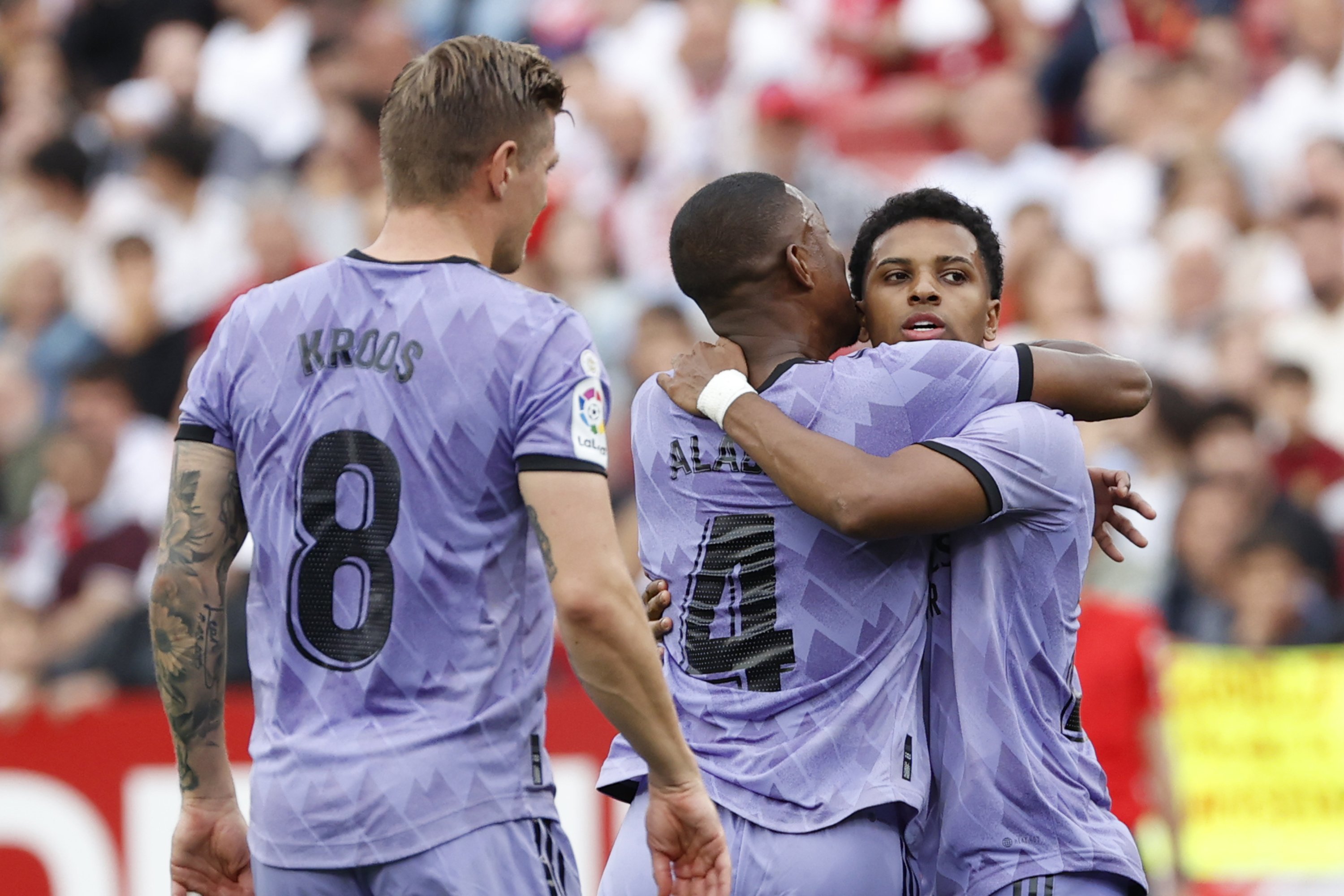 Rodrygo carga con el Real Madrid para llevarse los tres puntos de Sevilla (1-2)