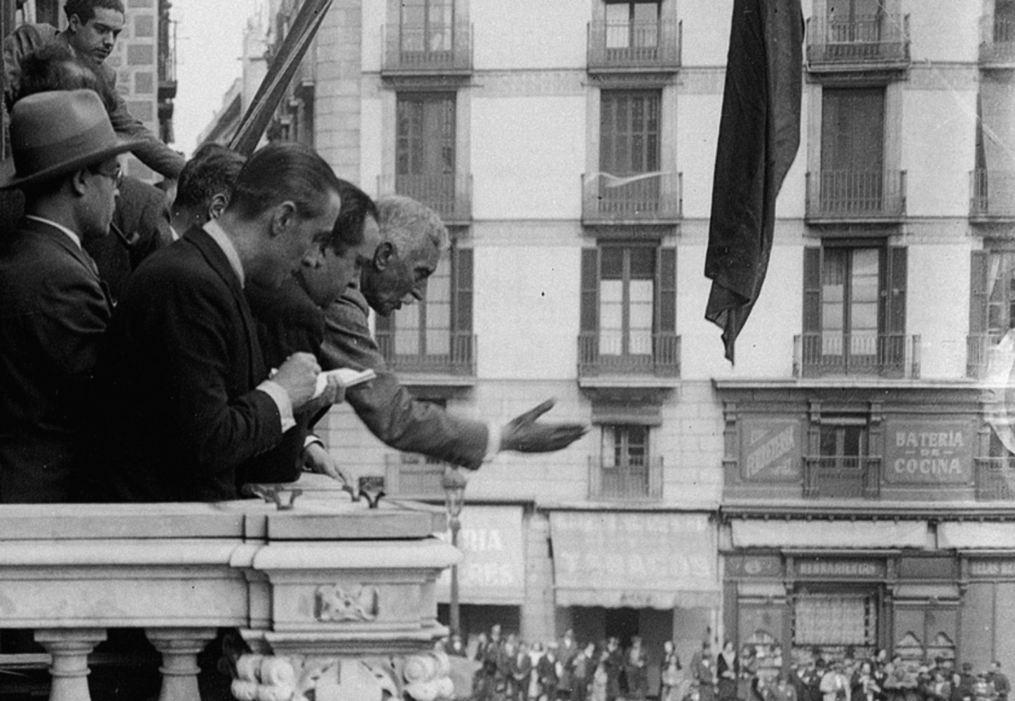 Macià proclama la República catalana dentro de la Federación de Pueblos Ibéricos (14 04 1931). Font ERC