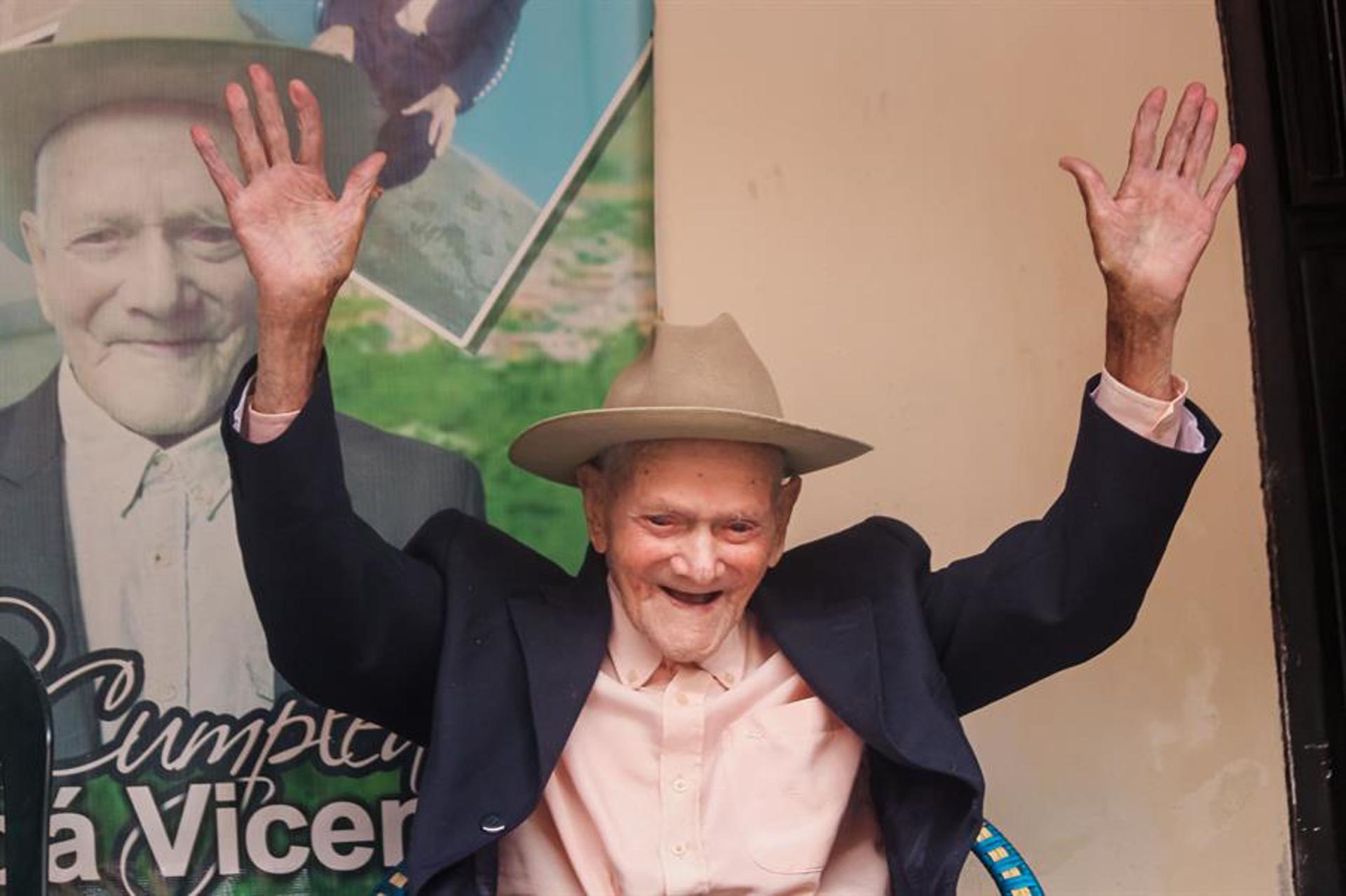 El hombre más viejo del mundo celebra 114 años en Venezuela