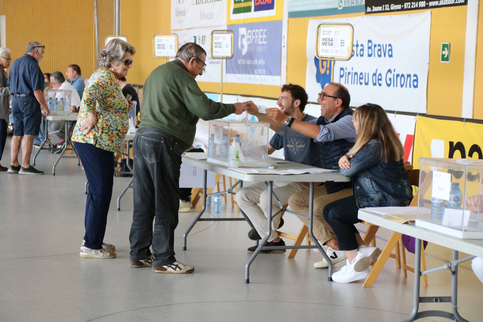 La participación cae 12 puntos en Vic y más de 10 en Girona