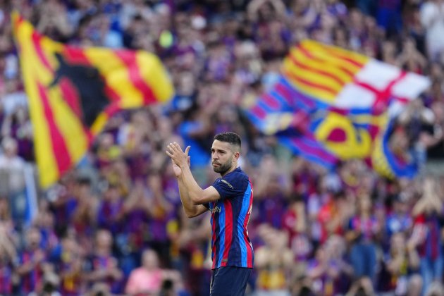 Jordi Alba se despide del Camp Nou y se sustituido / Foto: EFE - Enric Fontcuberta