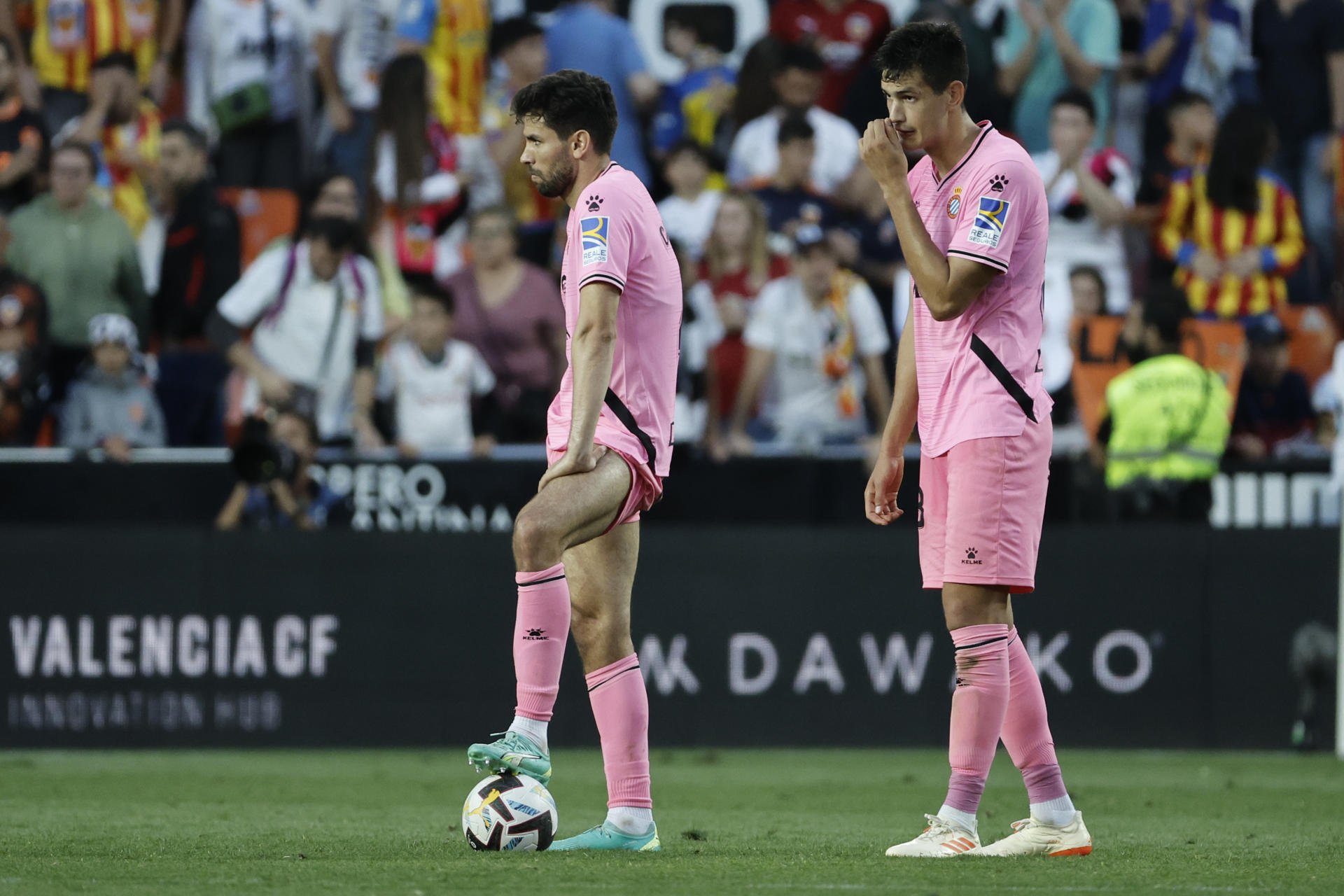 El Valencia condena al Espanyol al infierno de Segunda Divisón (2-2)