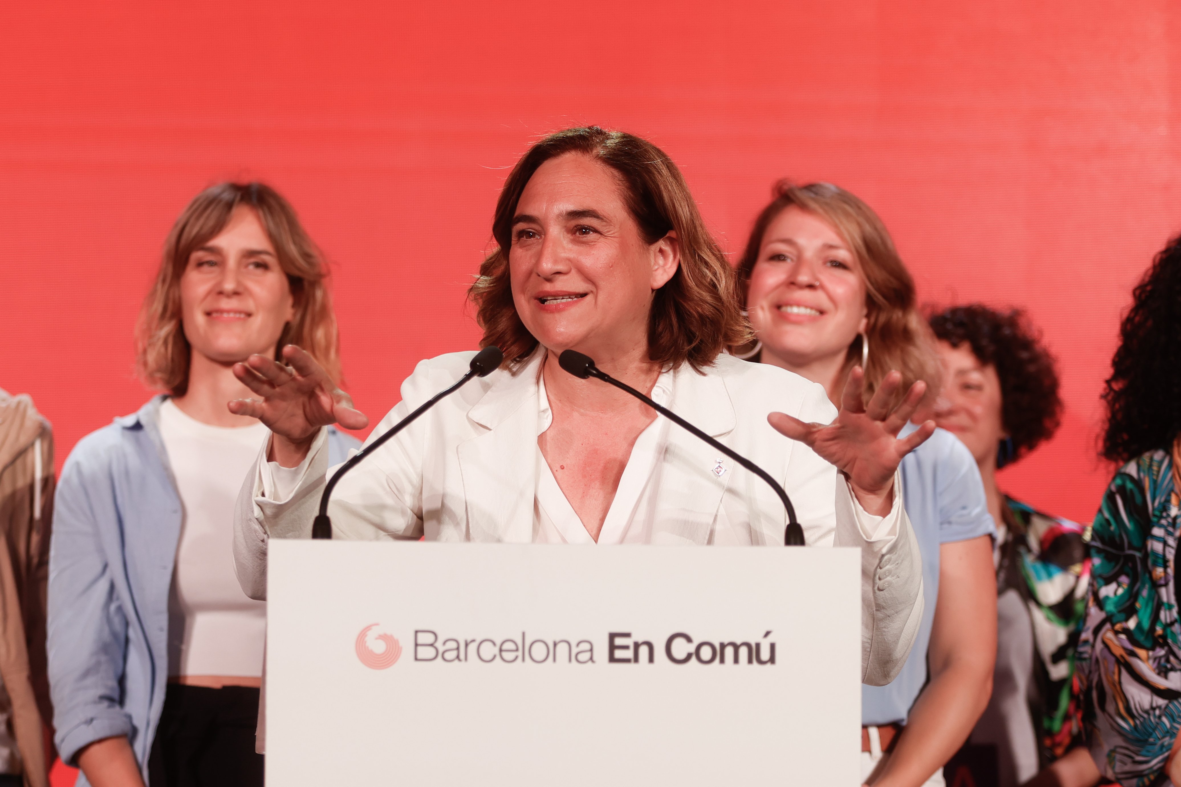 Ada Colau calls on the PSC and ERC to shut Xavier Trias out of the Barcelona mayoralty