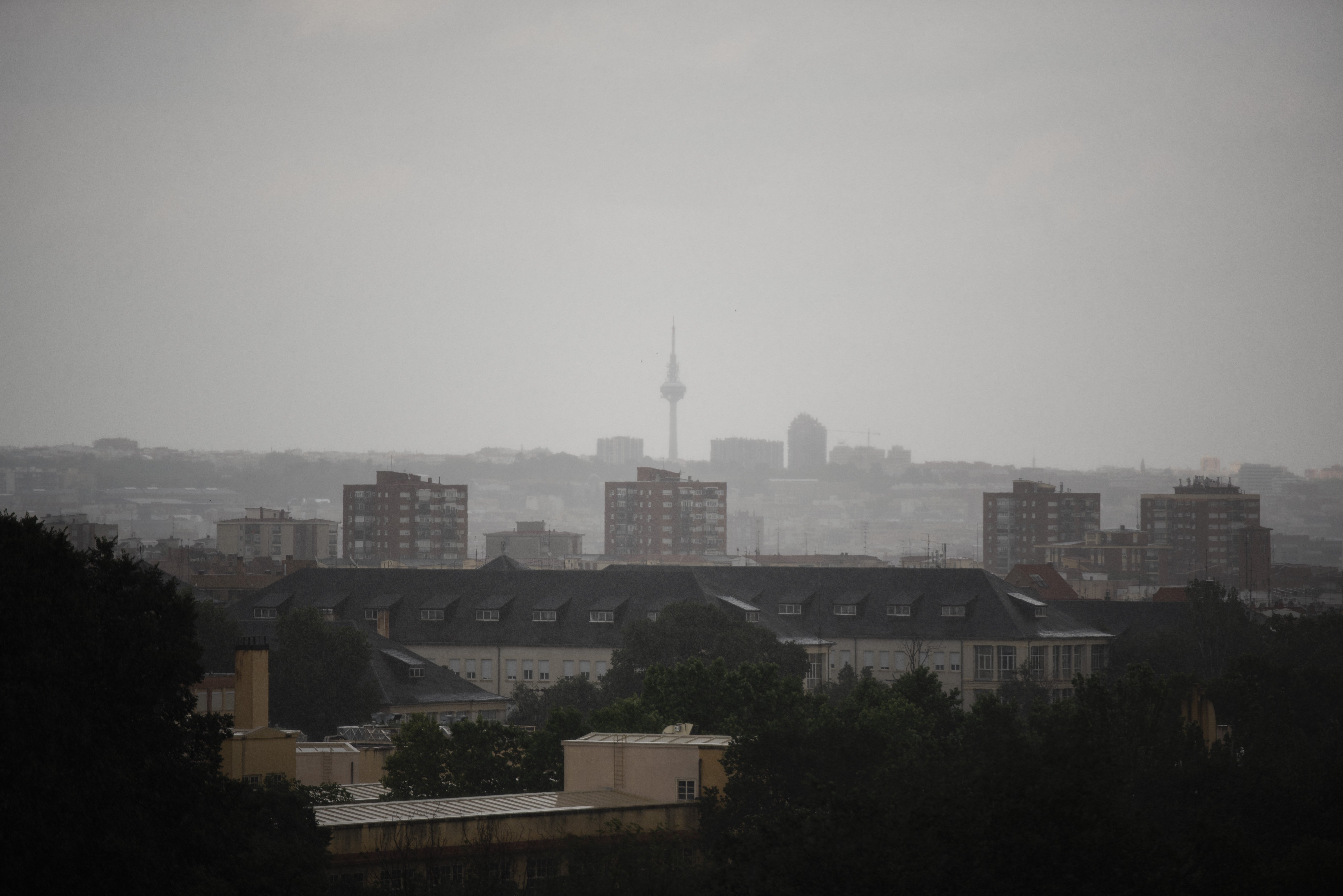 Caos a Madrid per la pluja, amb una vintena d'intervencions dels bombers en dues hores