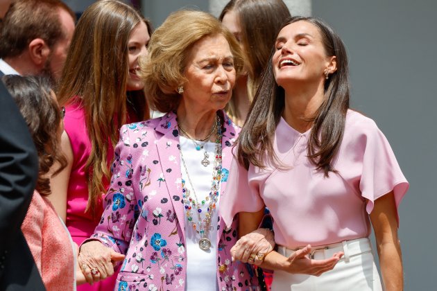 leticia ríe con sofia gtres leticia ríe con sofia gtres