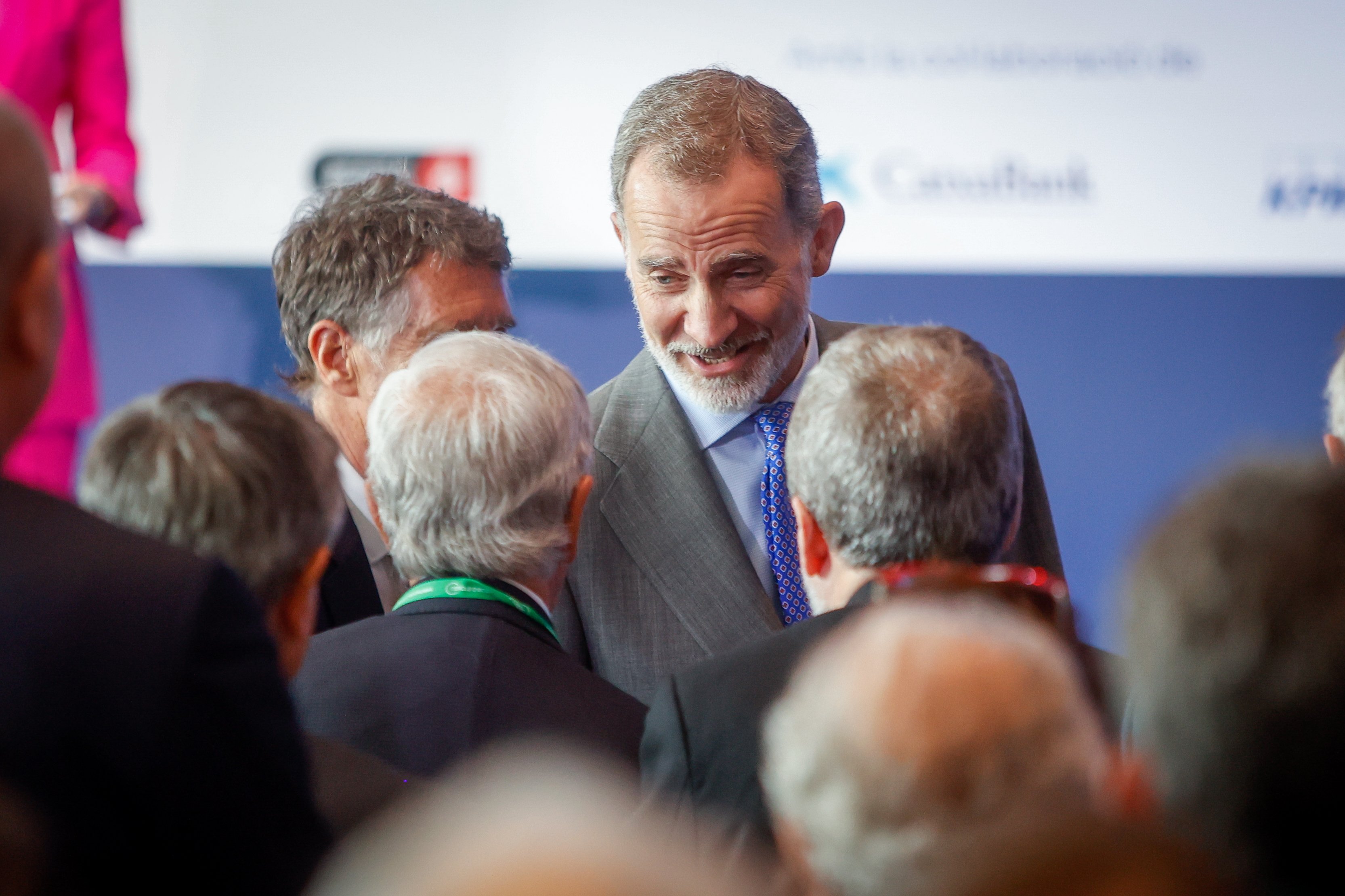 Primer saludo entre Xavier Trias y Felipe VI tras la victoria electoral