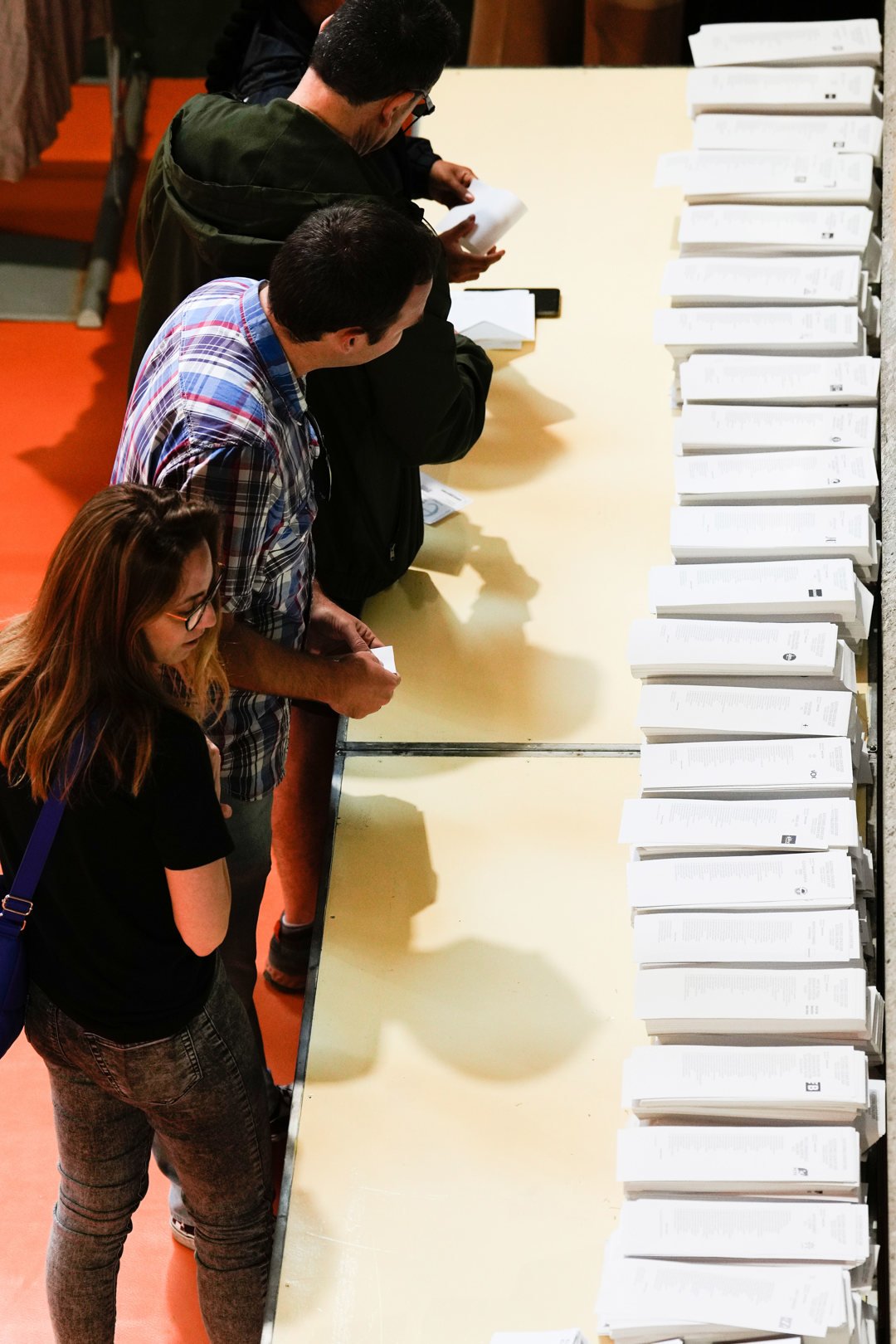 Count them again: Collboni and Colau await the second and official vote count in Barcelona