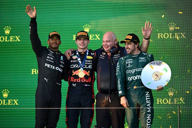 Lewis Hamilton Fernando Alonso Max Verstappen Rob Marshall podio Albert Park / Foto: Europa Press