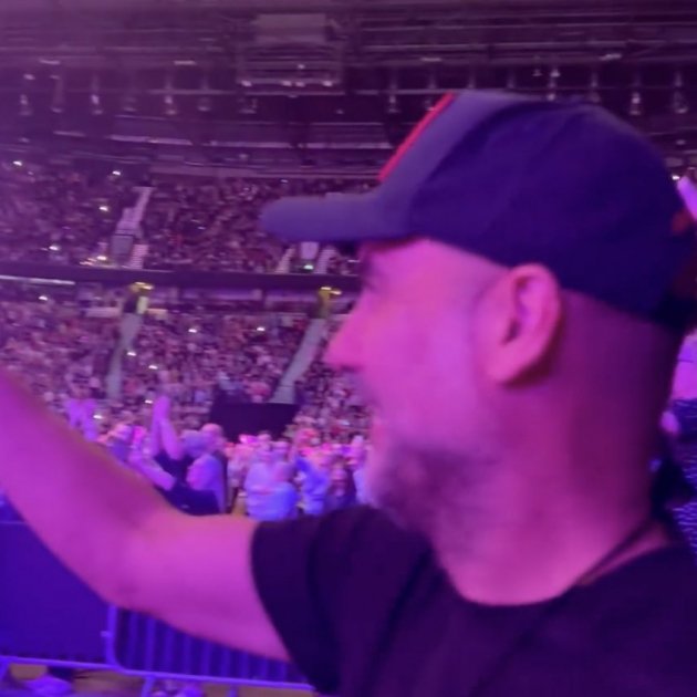 Pep Guardiola movil concierto Elton John 2 Twitter Pep Guardiola movil concierto Elton John 2 Twitter