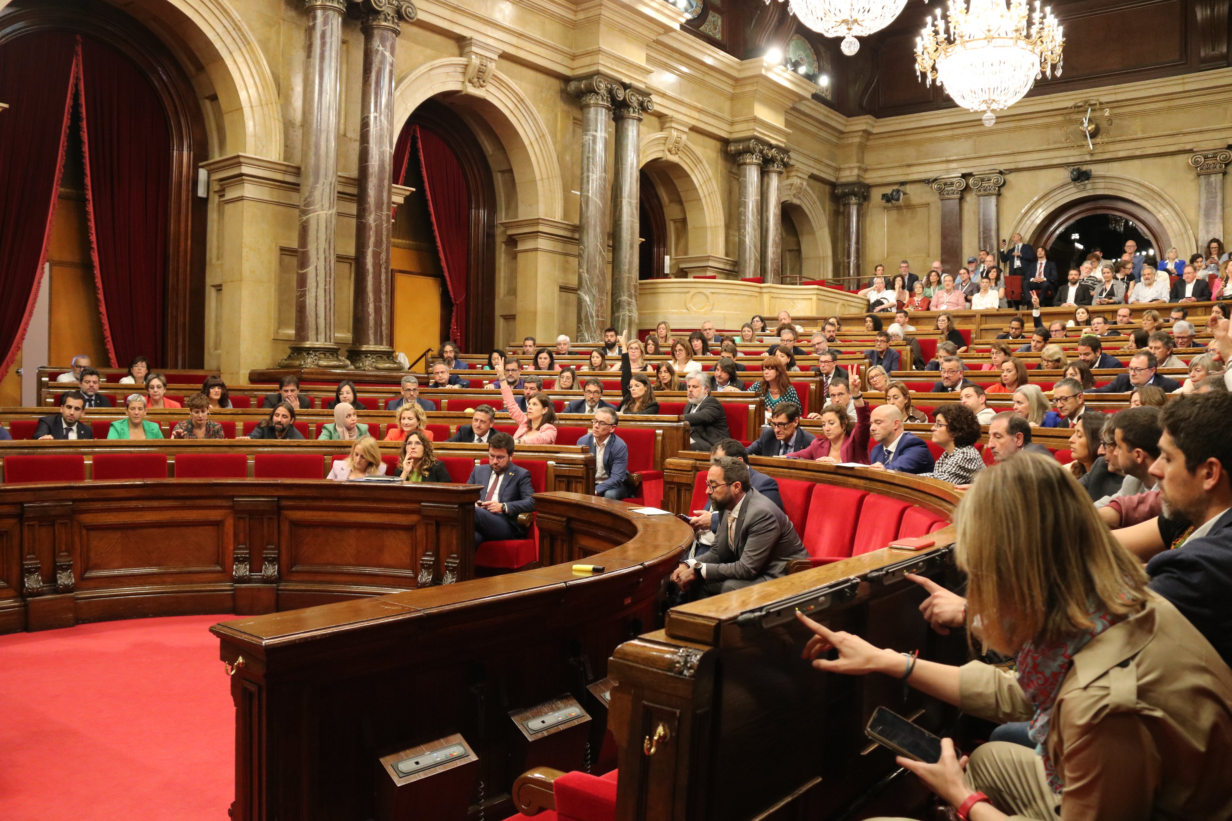 El Parlament ajorna el ple monogràfic sobre educació pel relleu a la conselleria