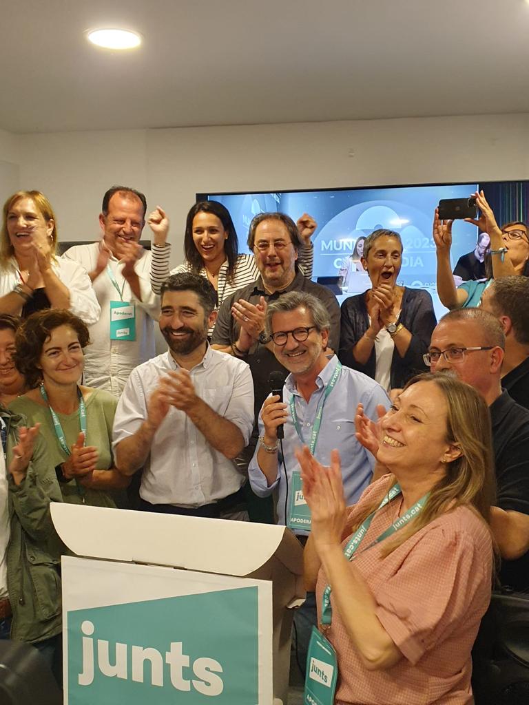 Junts i PSC es tiren els plats pel cap per la falta d'oficina del DNI a Sant Cugat del Vallès