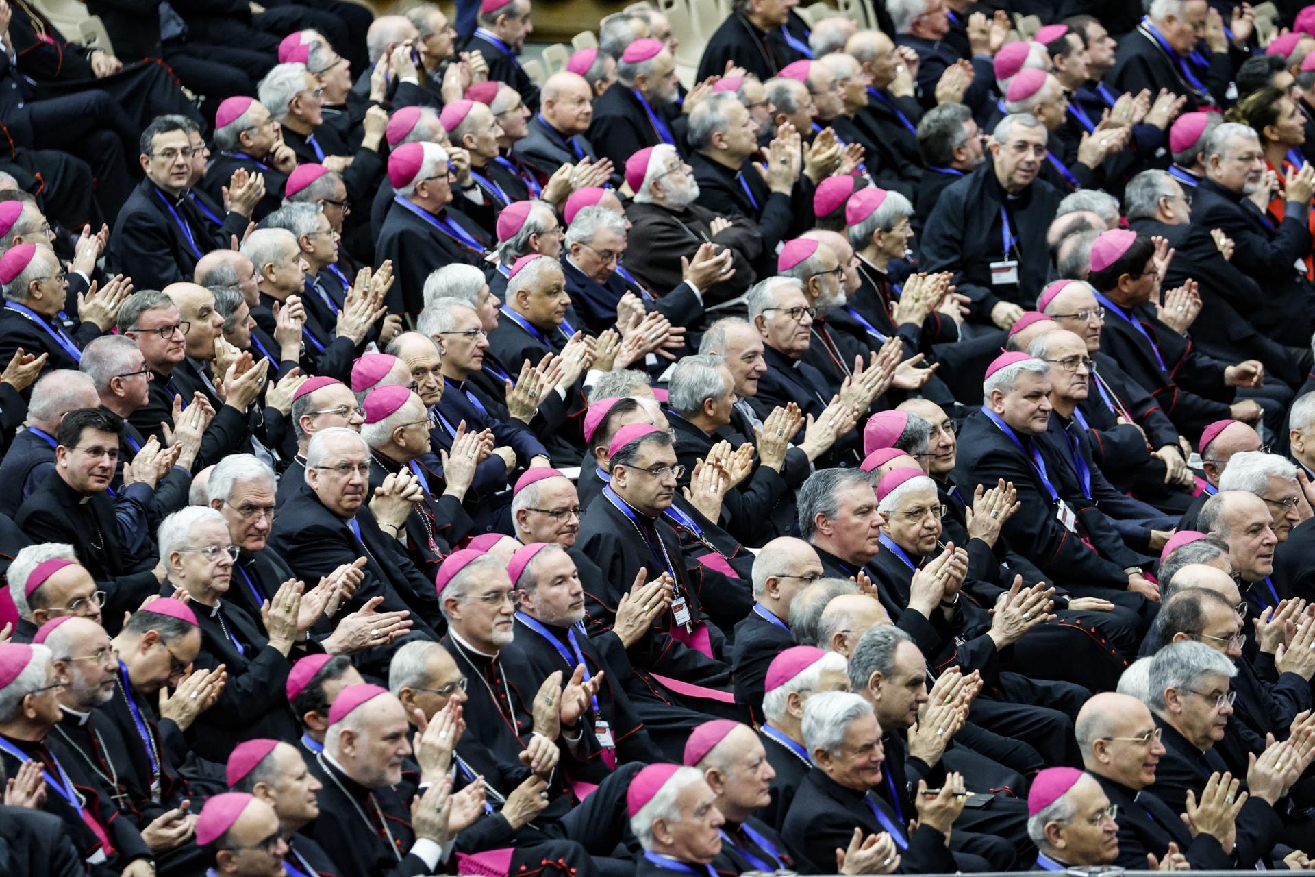 La Iglesia española hace un informe de testimonios de abusos a 927 menores desde 1940, para "poner luz"