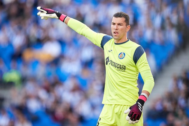 David Soria Getafe ordenando durante un partido del Getafe / Foto: Europa Press