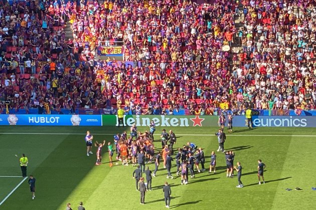 Las jugadoras del Barça celebrando la Champions en Eindhoven / Foto: Bernat Aguilar