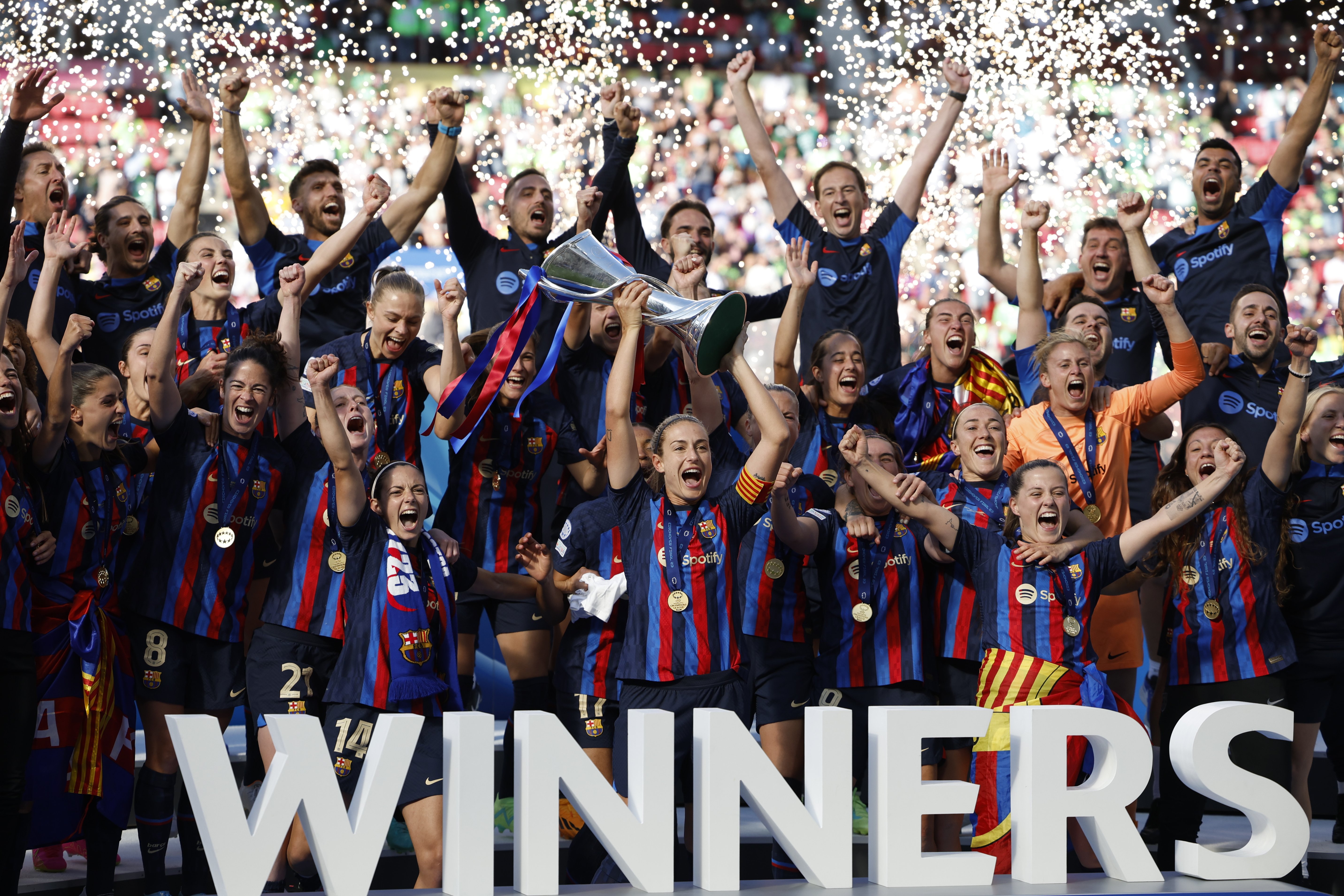 El Barça brilla a Eindhoven contra el Wolfsburg i aixeca la segona Champions femenina (3-2)