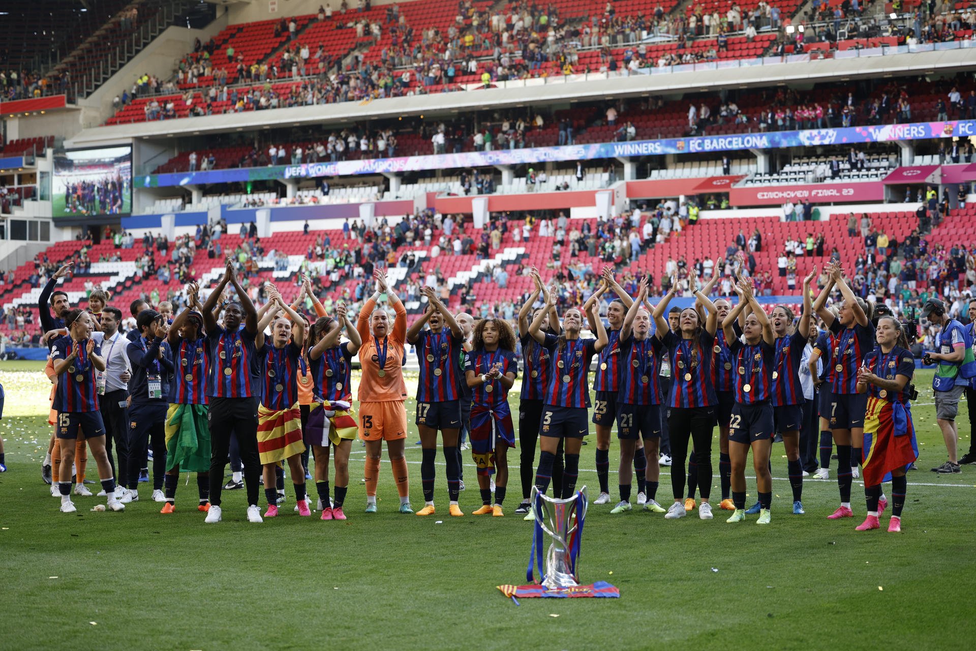 Celebración Barça femenino Eindhoven / Foto: EFE