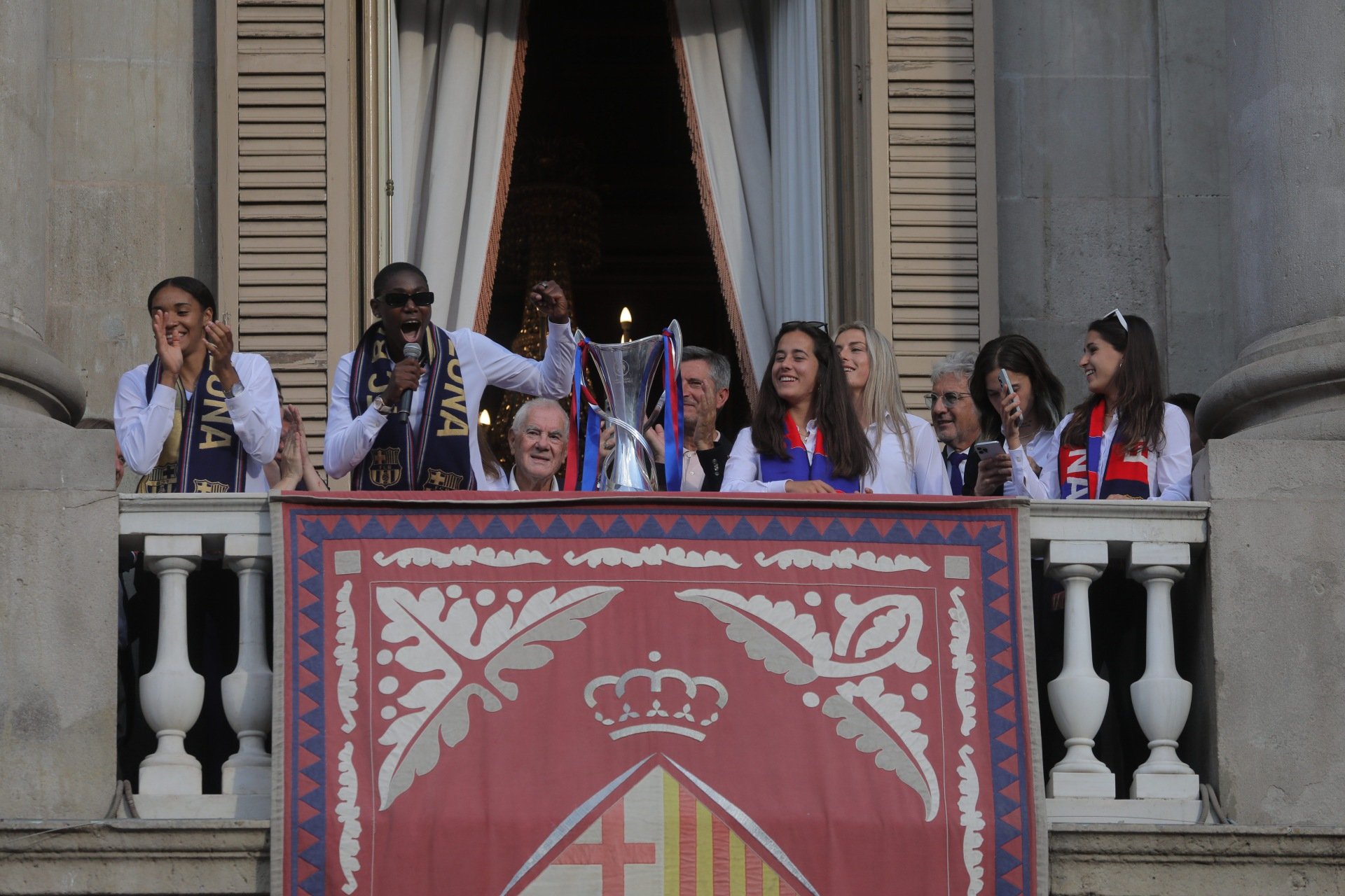 El Barça femení es retroba amb els culers: les millors imatges d'una celebració memorable