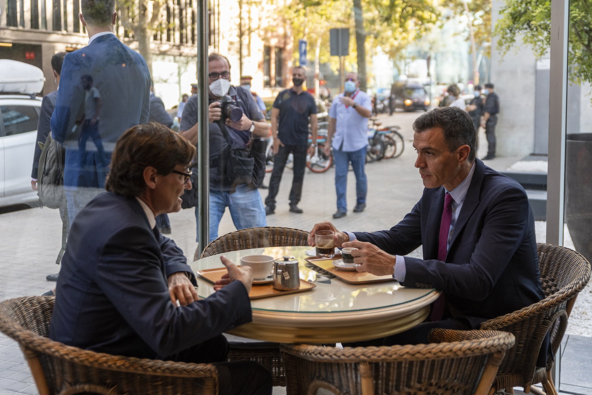 Illa denuncia una campanya d'insults i "deshumanització" contra Sánchez i Puigdemont li replica