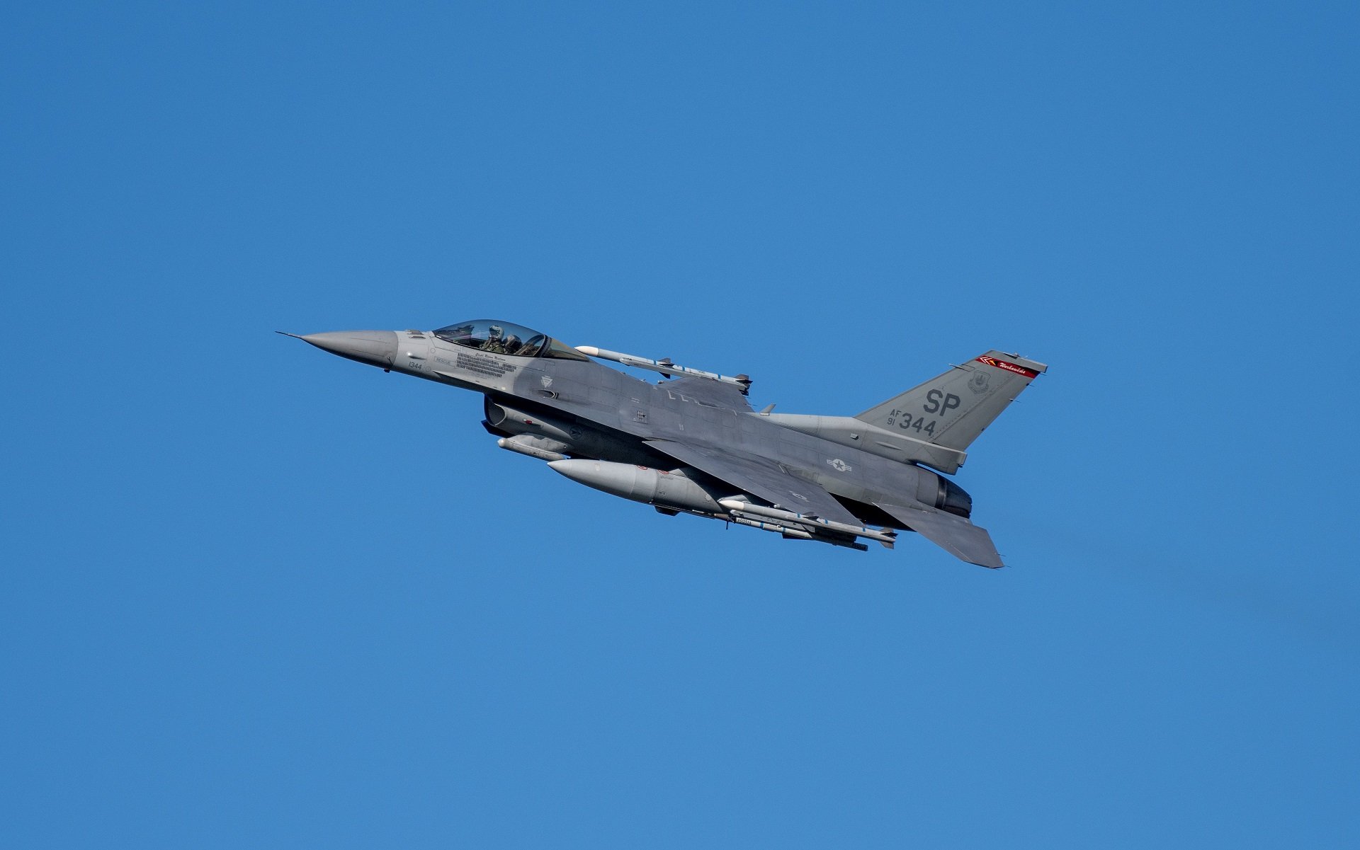 Un avión que sobrevolaba Washington se estrella después de ser perseguido por cazas F-16