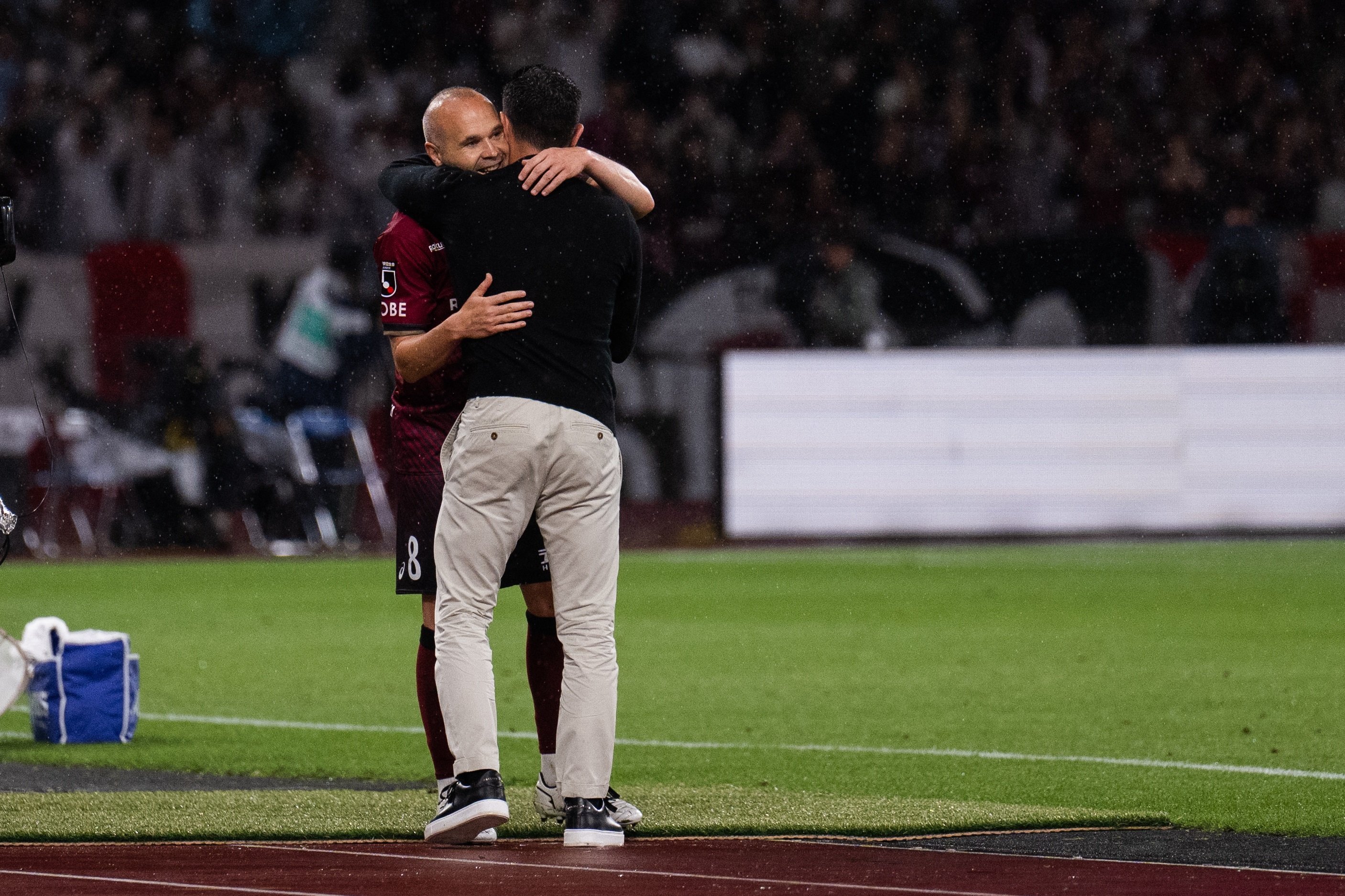 El Barça diu adeu a la temporada amb victòria contra el Vissel Kobe i homenatge a Iniesta (0-2)