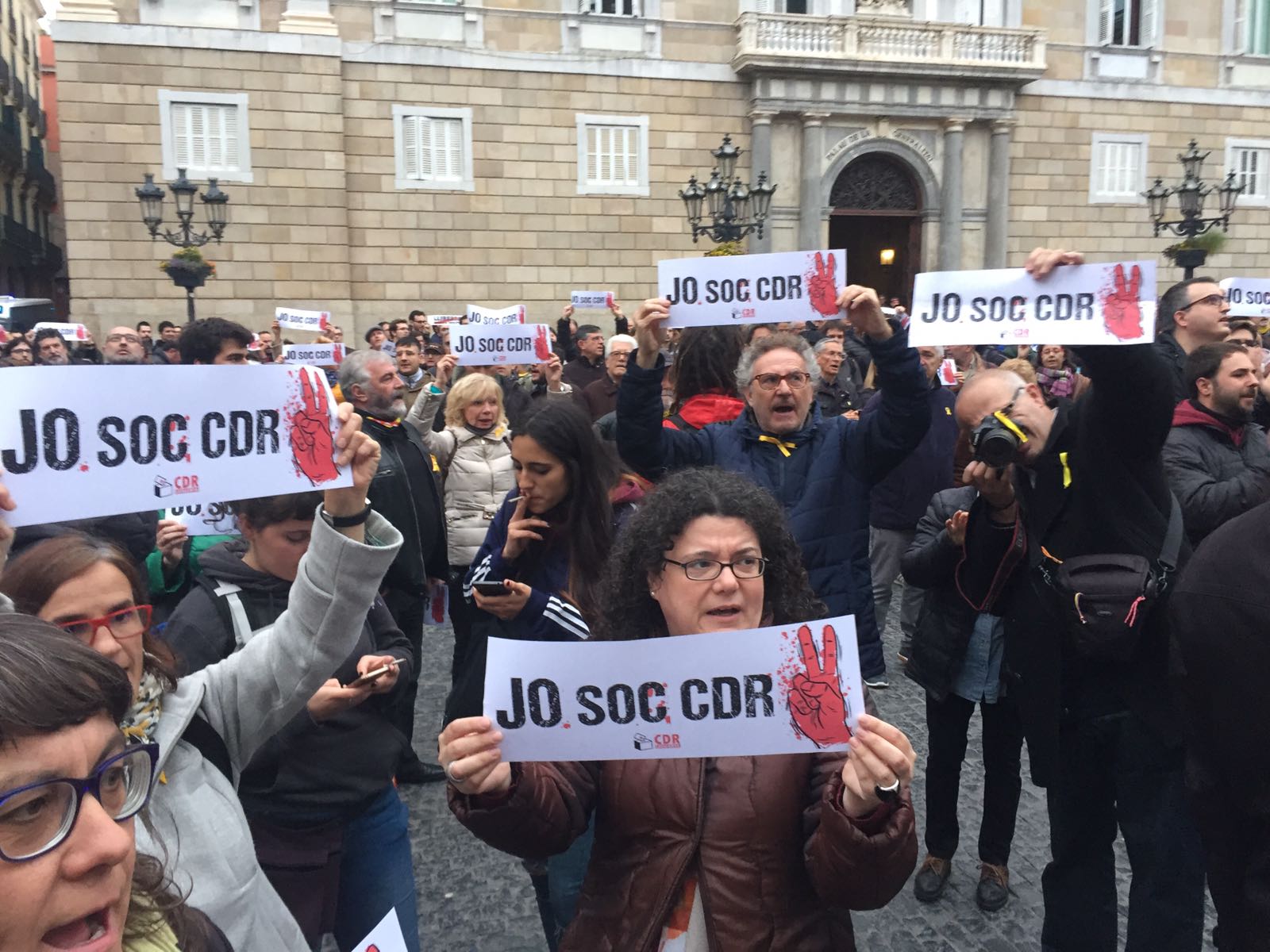 Els CDR es manifesten davant dels ajuntaments