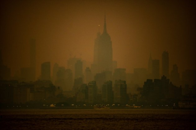 EuropaPress 5255043 06 june 2023 us new york city an orange haze covers new york city as smoke
