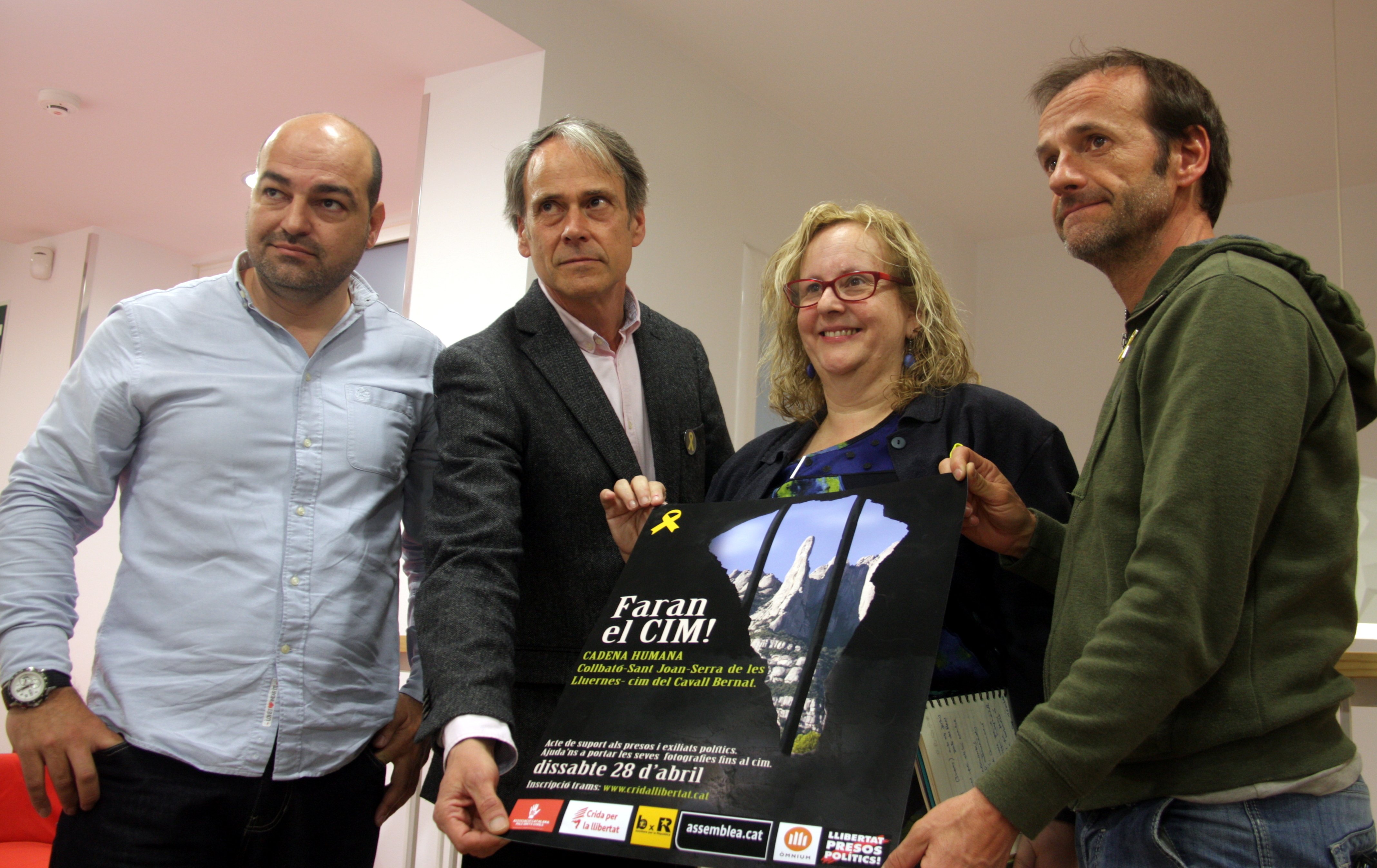 Cadena humana de Collbató a Montserrat pels presos i exiliats polítics