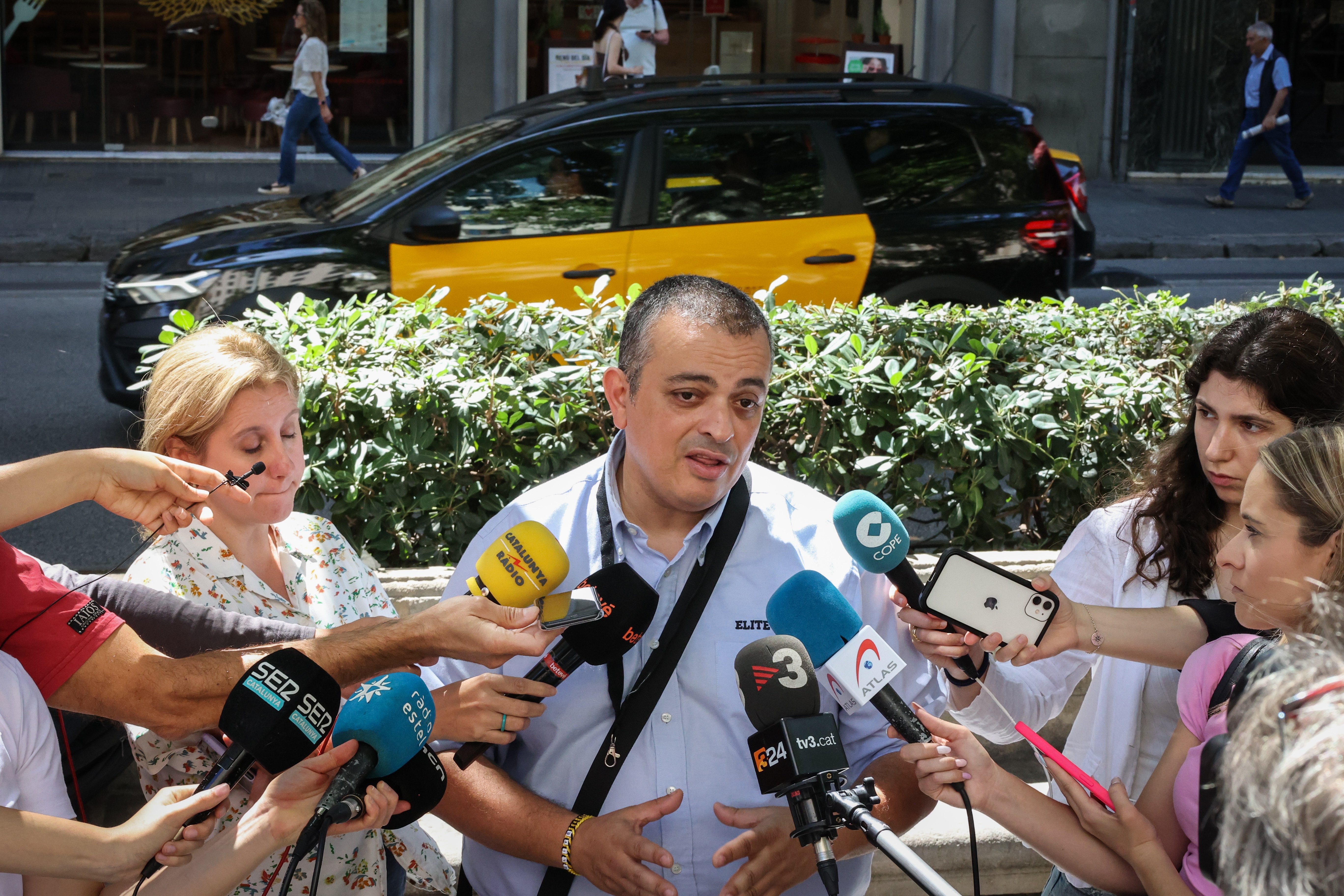 Les raons d'Élite Taxi per proposar que la nova llei del sector obligui a tenir el B2 de català