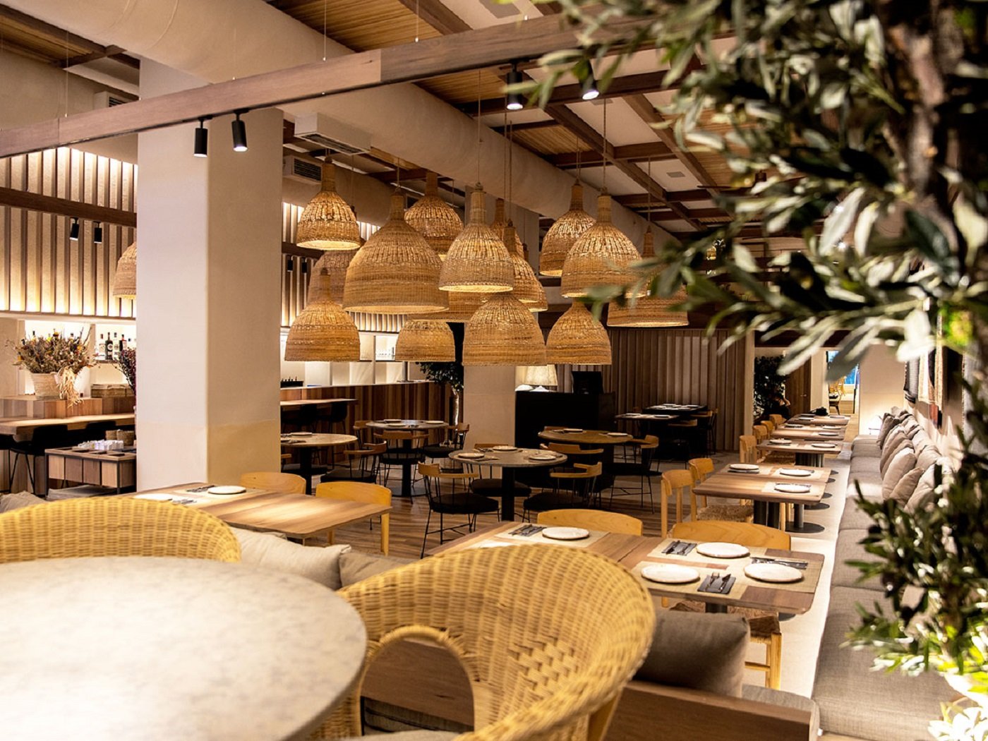 Saona: el restaurante de Barcelona para tocar de pies en el suelo
