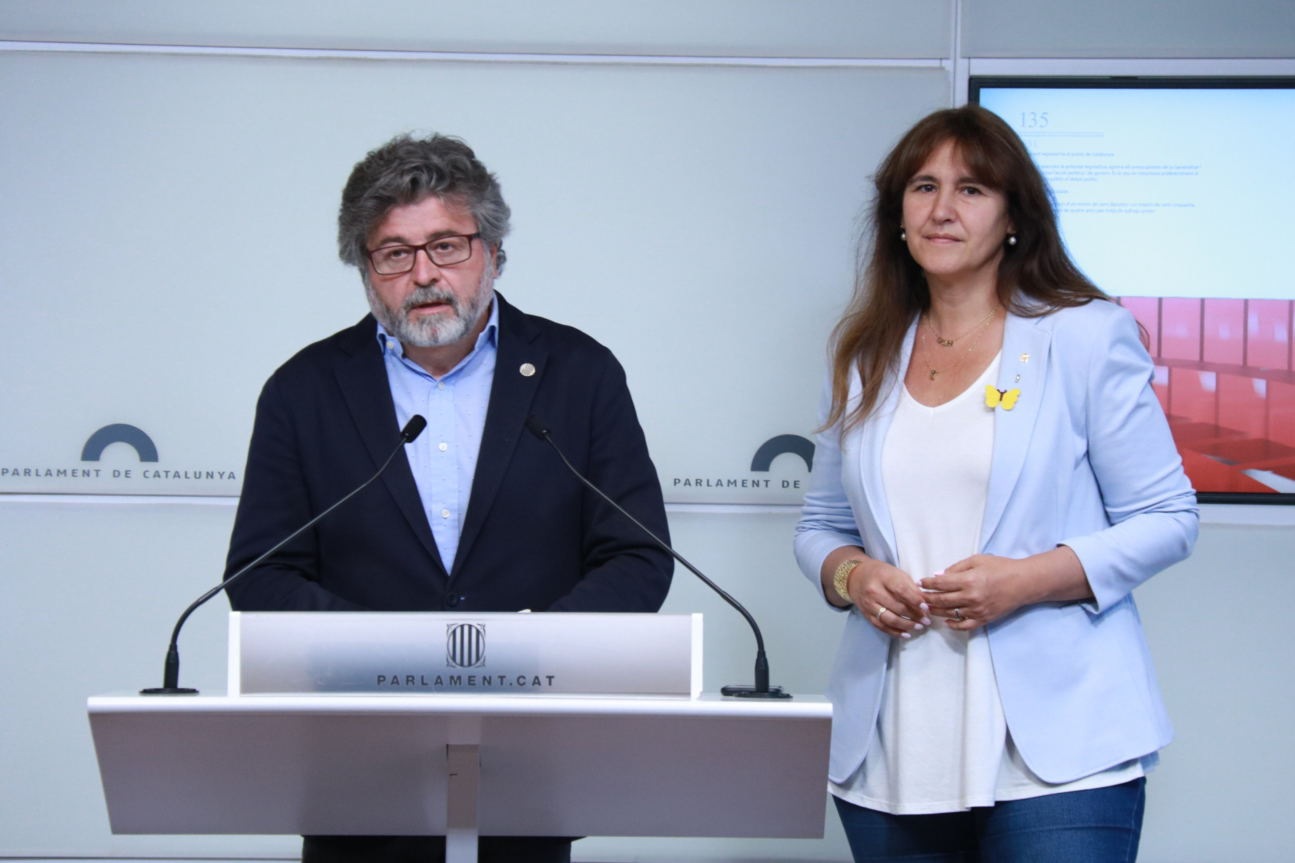 Antoni Castellà asume el acta en el Parlament y sostiene que "representará" a Laura Borràs