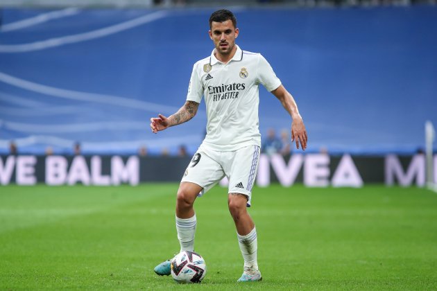 Dani Ceballos con el balon durante un partido del Real Madrid / Foto: Europa Press