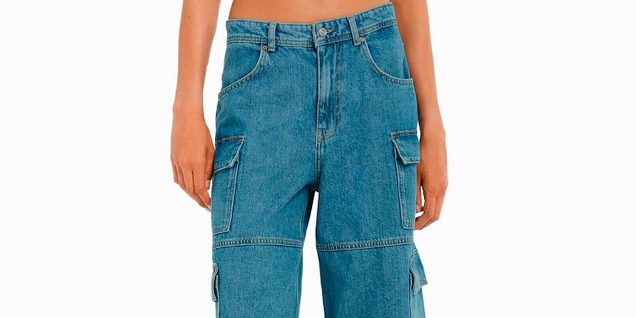 Bershka agita la coctelera para crear la bermuda cargo denim baggy