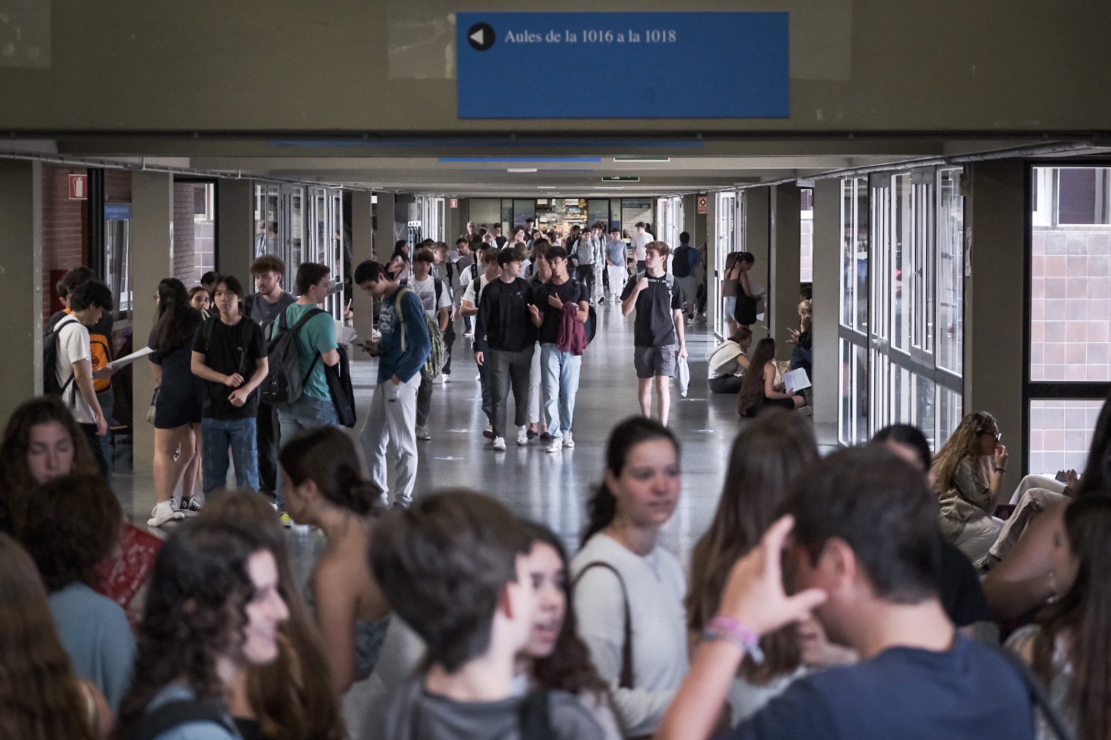 La Universidad de Barcelona adopta el masculino como genérico en los textos y defiende que no es excluyente