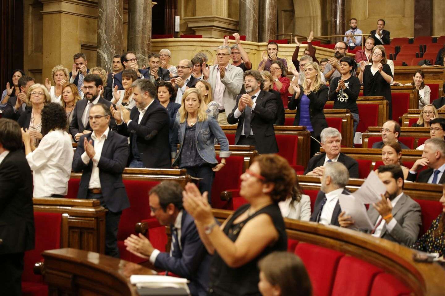 "¿Qué nos vende el gobierno de España? Fum, fum, fum", el villancico de los diputados de JxSí