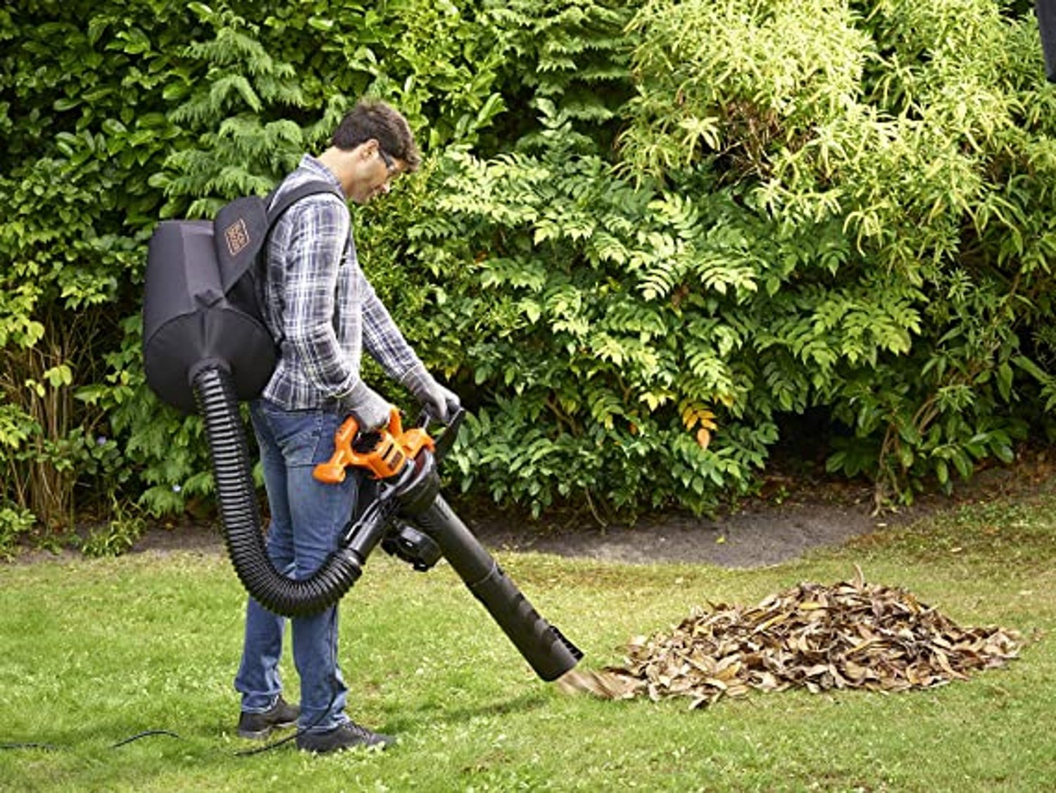¡El soplador de hojas profesional de Black+Decker baja de precio!