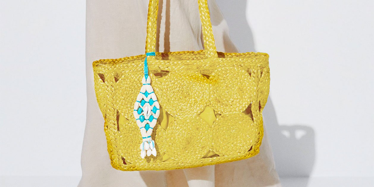 El bolso que vas a ver a las pijas en cuanto apriete el sol es de rafia y está en Parfois