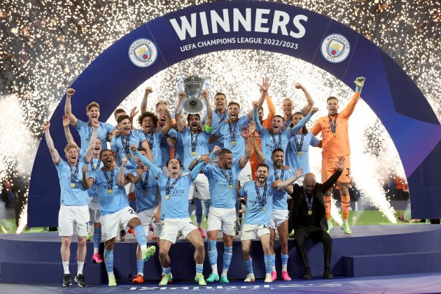 Manchester City celebra Champions / Foto: EFE - Tolga Bozoglu