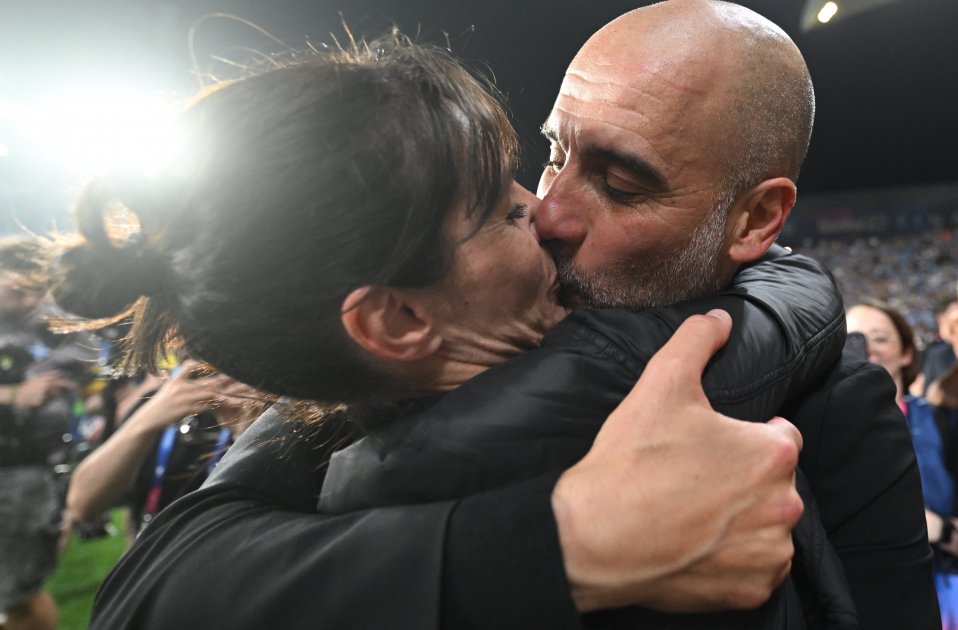 El beso de Pep Guardiola y Cristina Serra en Estambul GTRES El beso de Pep Guardiola y Cristina Serra en Estambul GTRES