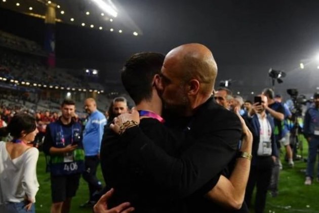 Los Guardiola padre e hijo, besos, Instagram Los Guardiola padre e hijo, besos, Instagram