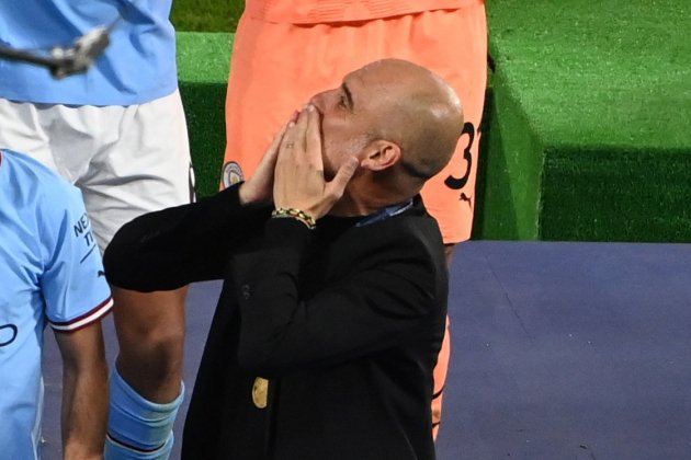 Pep Guardiola envia un petó al cel, EFE Pep Guardiola envia un petó al cel, EFE
