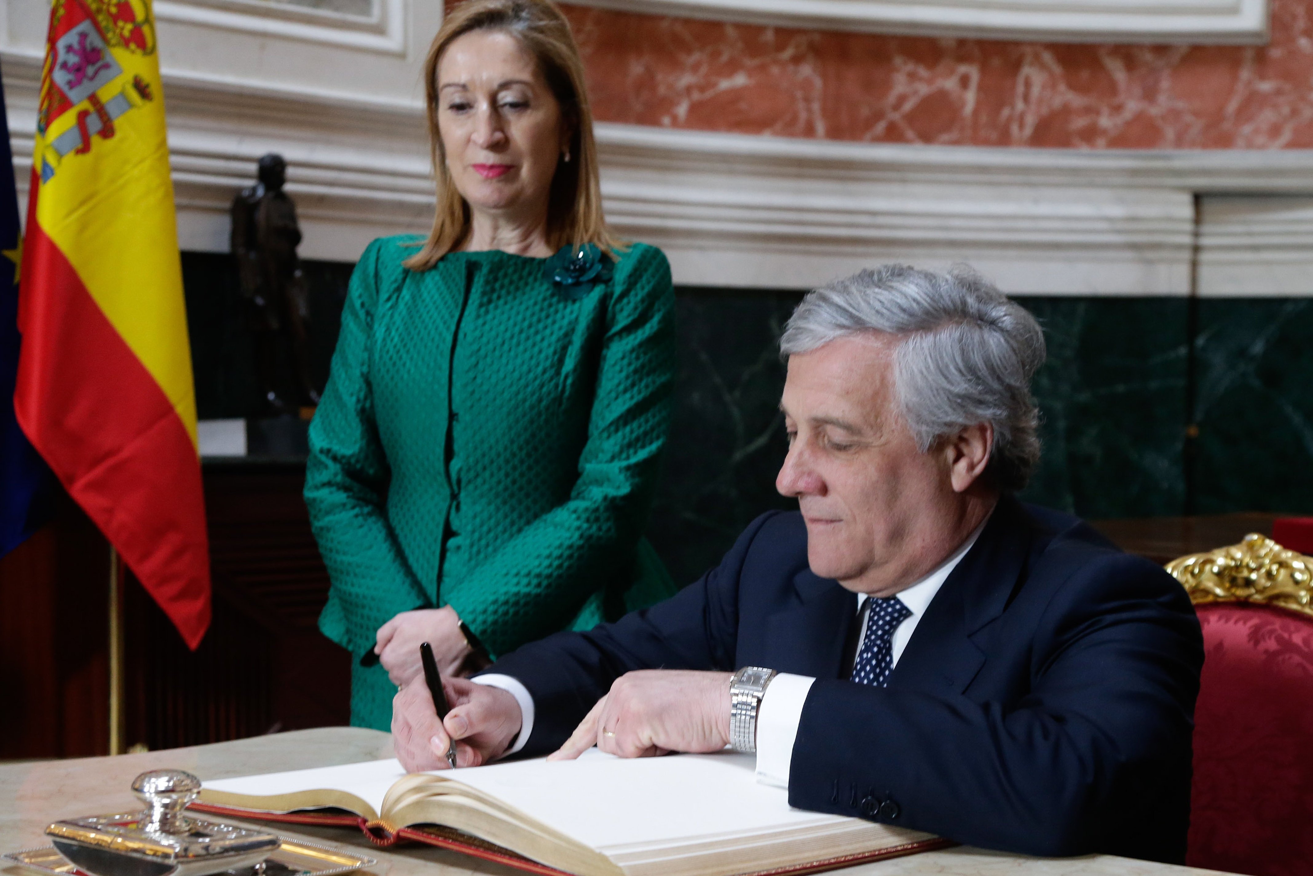 Tajani dona suport a Rajoy, després que la Comissió defensi Alemanya