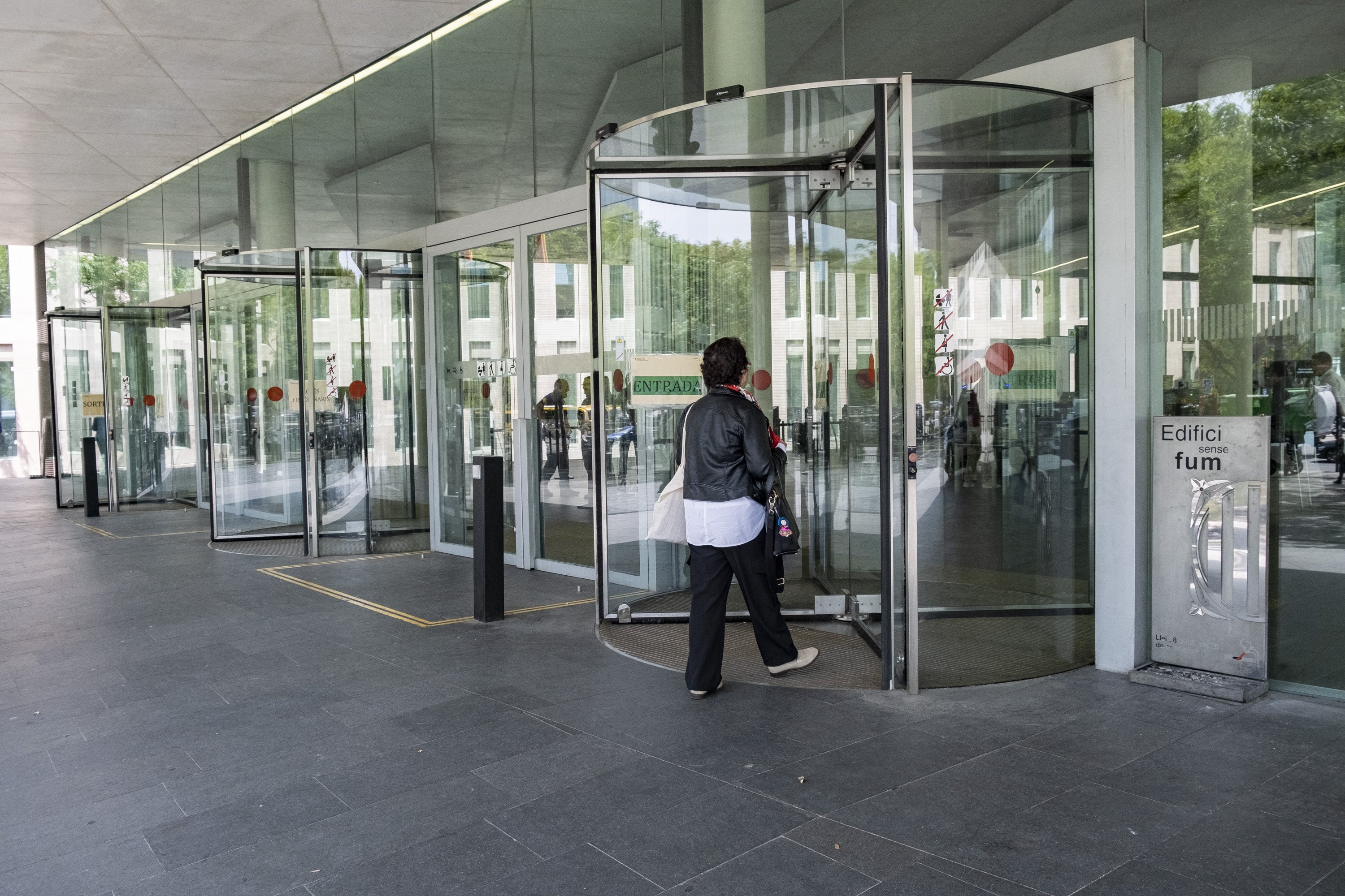 El gerente de Vivienda y dos técnicos niegan al juzgado haber recibido instrucciones de Colau para sancionar Vauras