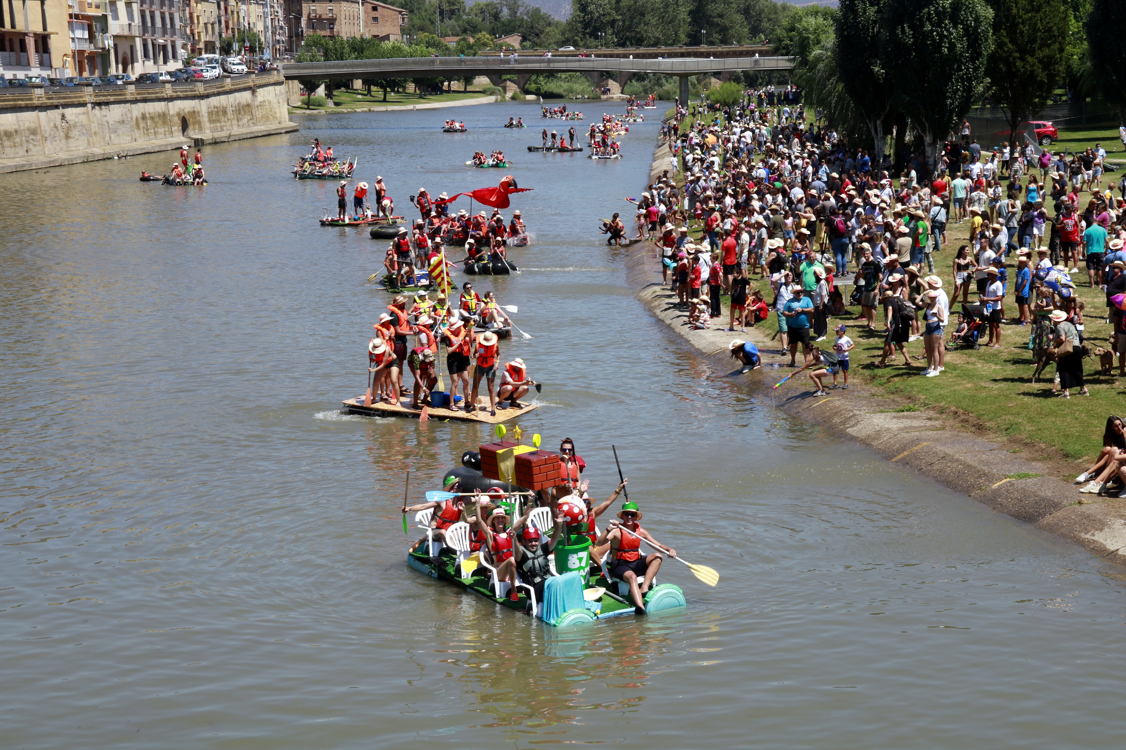 La sequera obliga a suspendre la baixada de barques de la Transsegre de Balaguer