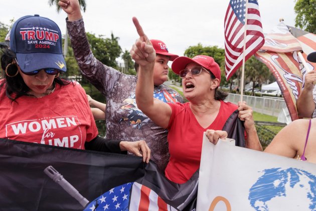 Seguidors de Trump ja comencen a manifestar-se a Miami. Efe Seguidors de Trump ja comencen a manifestar-se a Miami. Efe