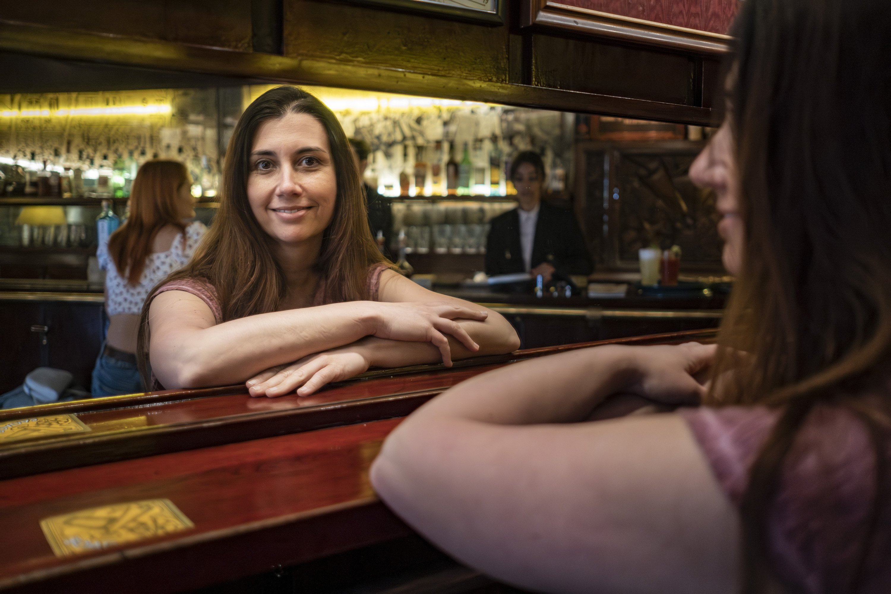 Esther Martínez: "Quiero ir más allá del cliché de hombre de bar solitario, alcohólico y tenebroso"